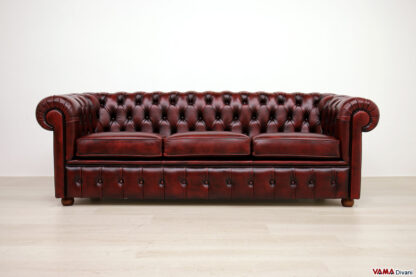 Divano Chesterfield 3 posti in pelle rossa anticata