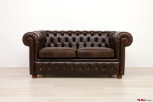 Divano Chesterfield 2 posti marrone vintage