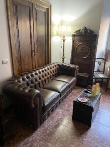 Divano Chesterfield 3 posti marrone vintage recensione cliente Roma