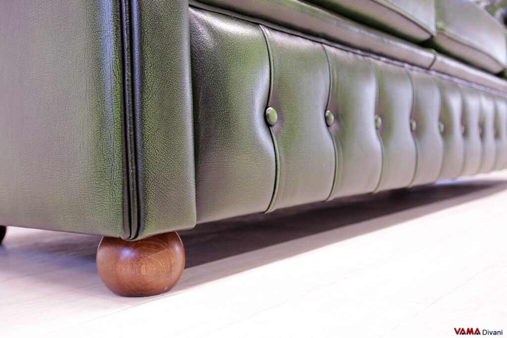 Base Chester con bottoni in pelle verde vintage inglese