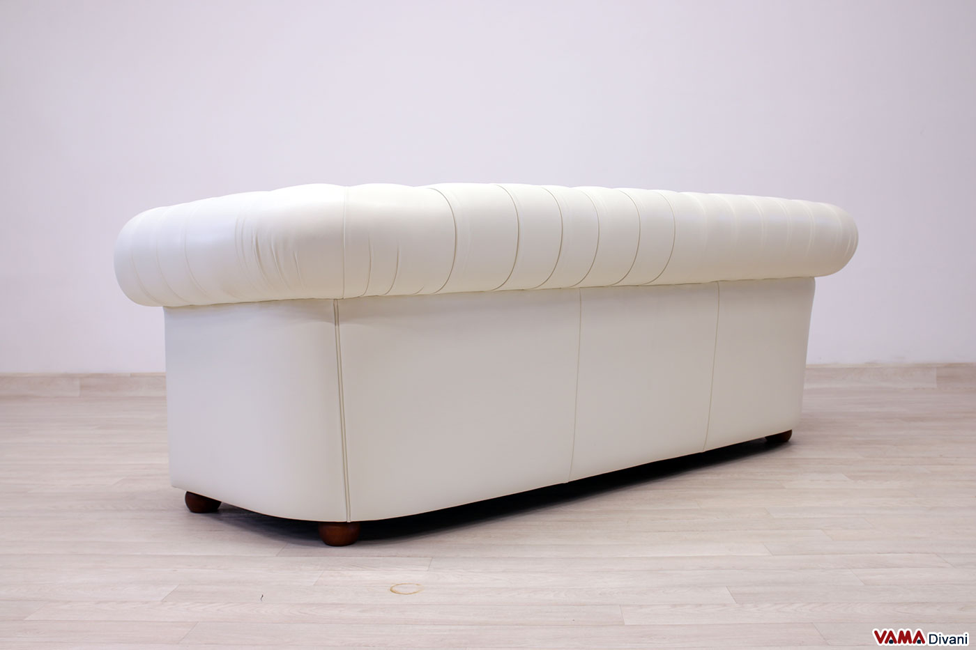Divano Chesterfield 3 Posti Grigio Chiaro – Stile Classico Con Schienale Basso E Braccioli, Elegante E Confortevole