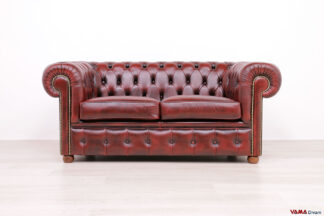 Divano Chester 2 posti stile inglese rosso vintage con chiodi