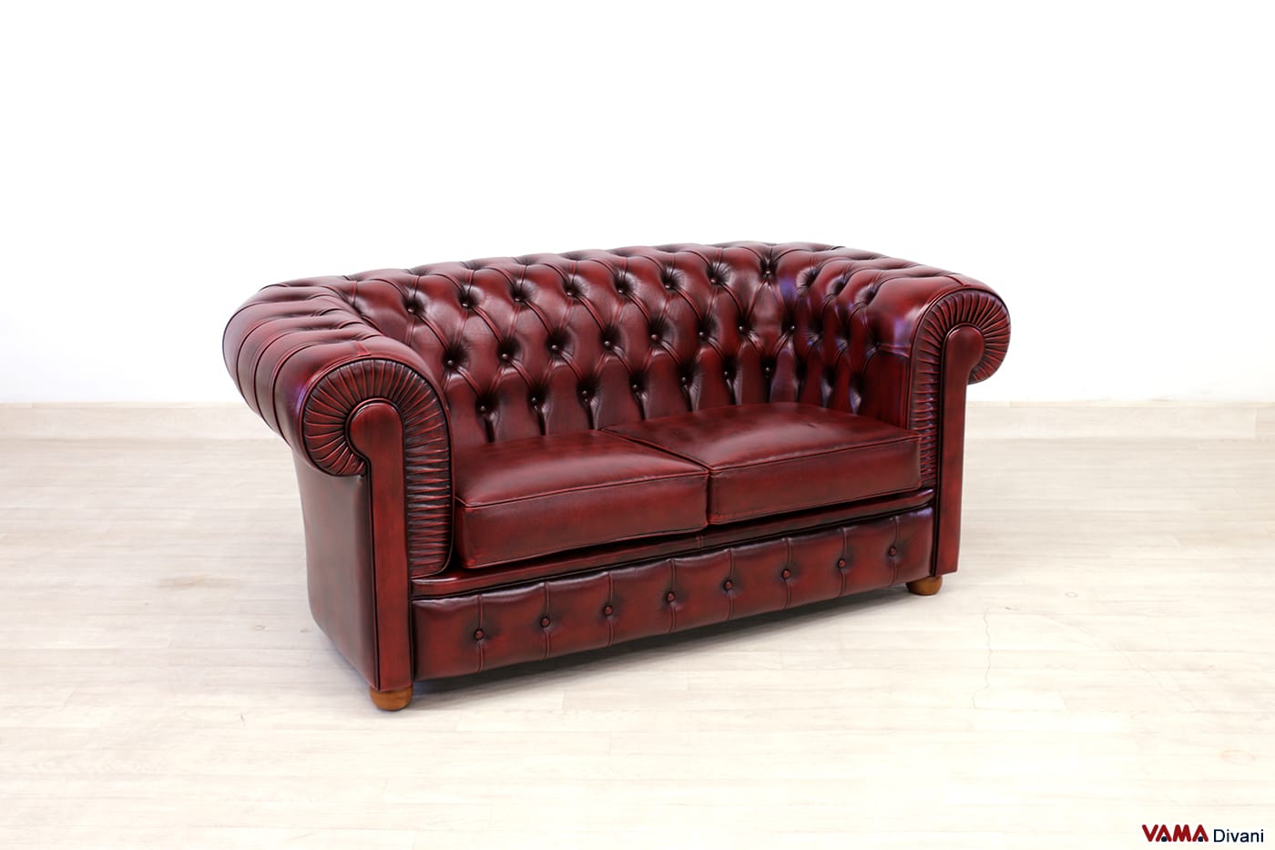 Divano Chesterfield 2 posti rosso invecchiato in offerta