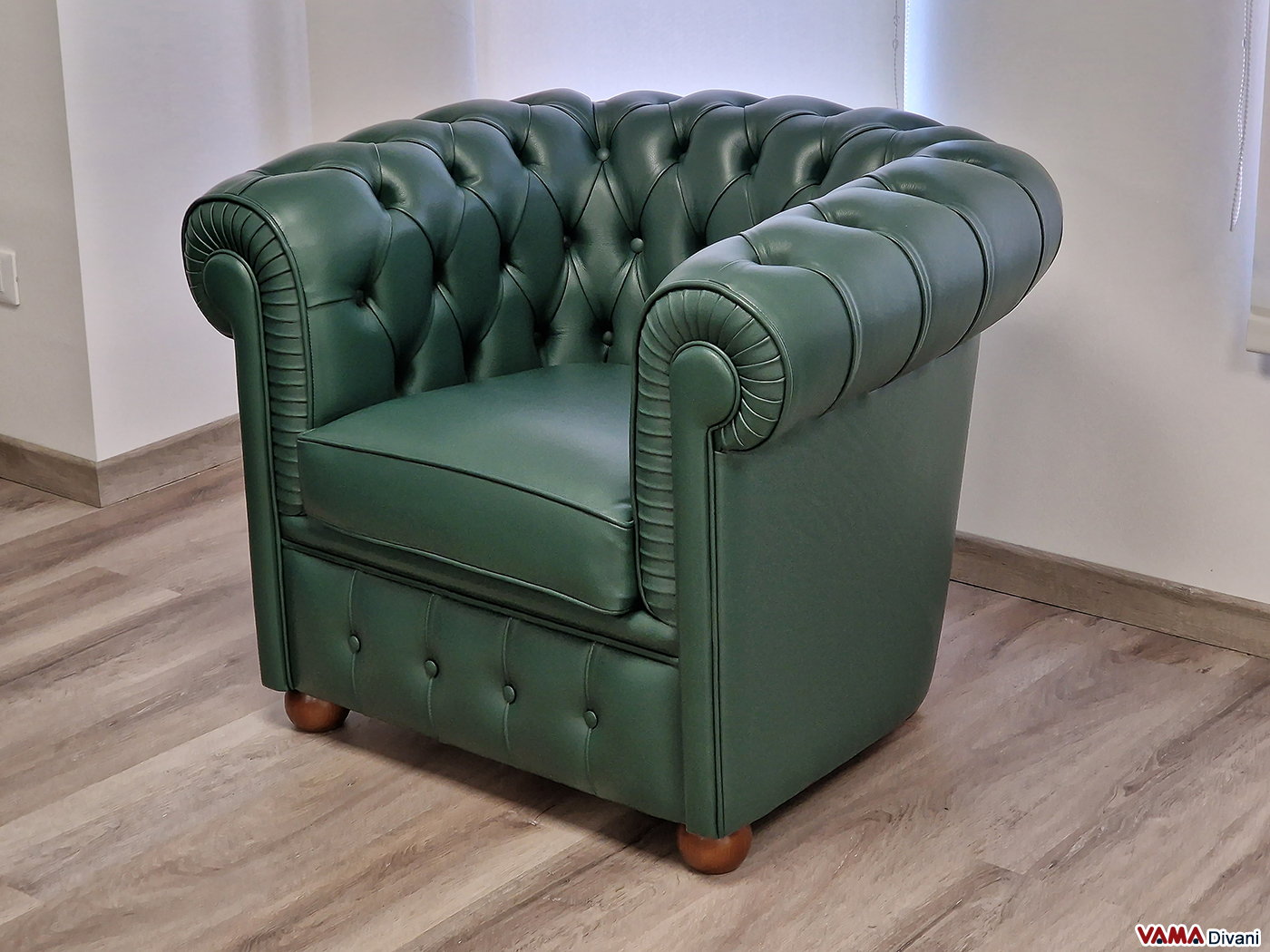 OFFERTA  Poltrona Chesterfield piccola in vera pelle verde bosco - VAMA  Divani