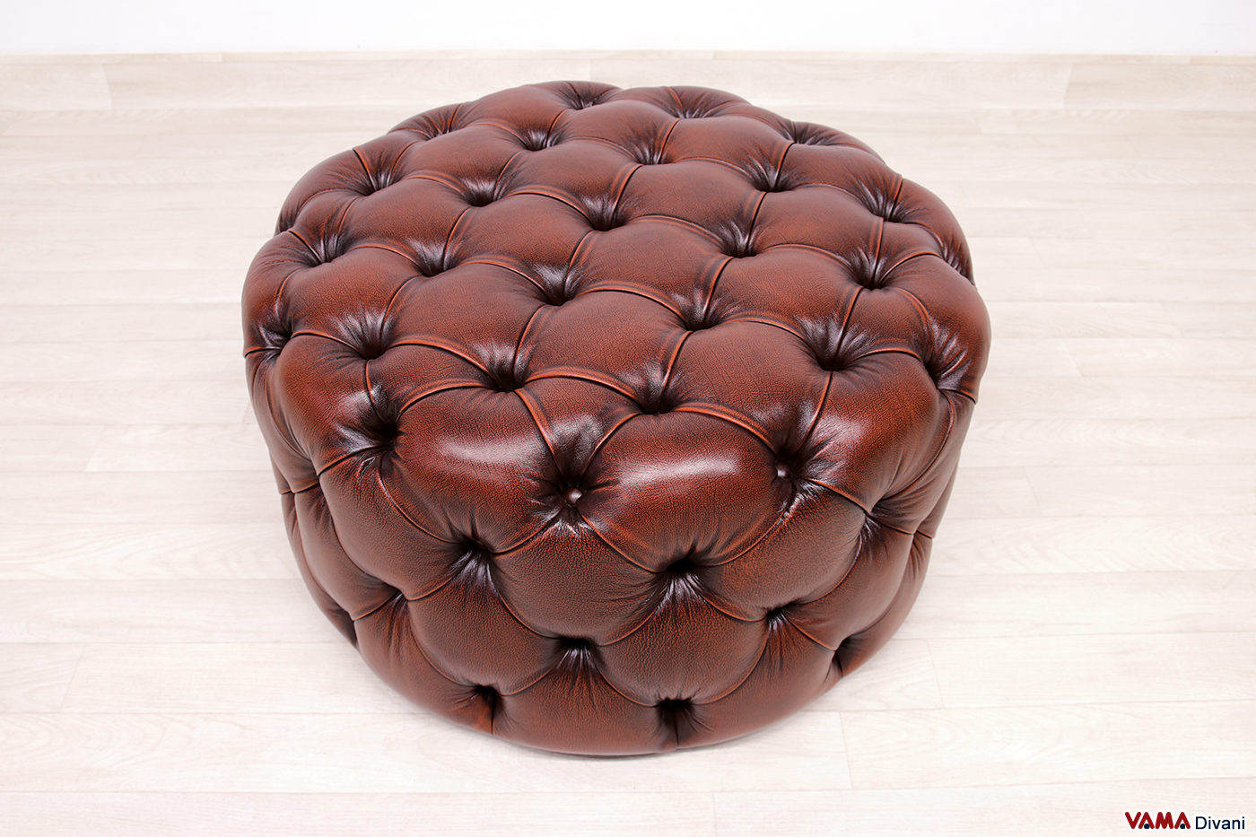 Pouf tondo capitonné in pelle vintage