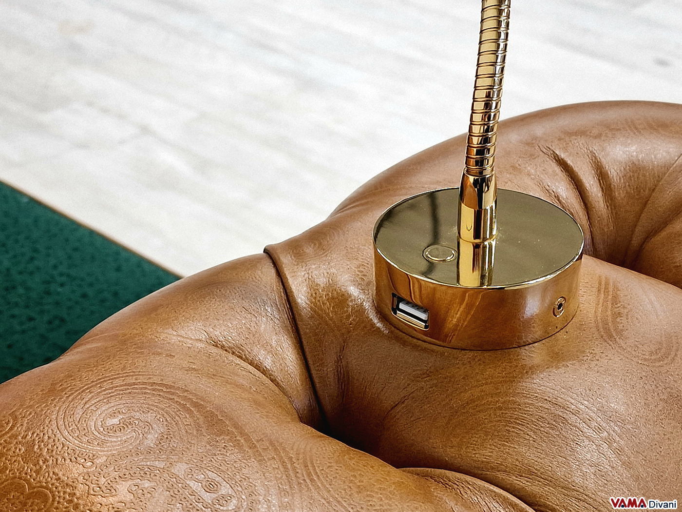 Base lampada in ottone lucido con porta USB