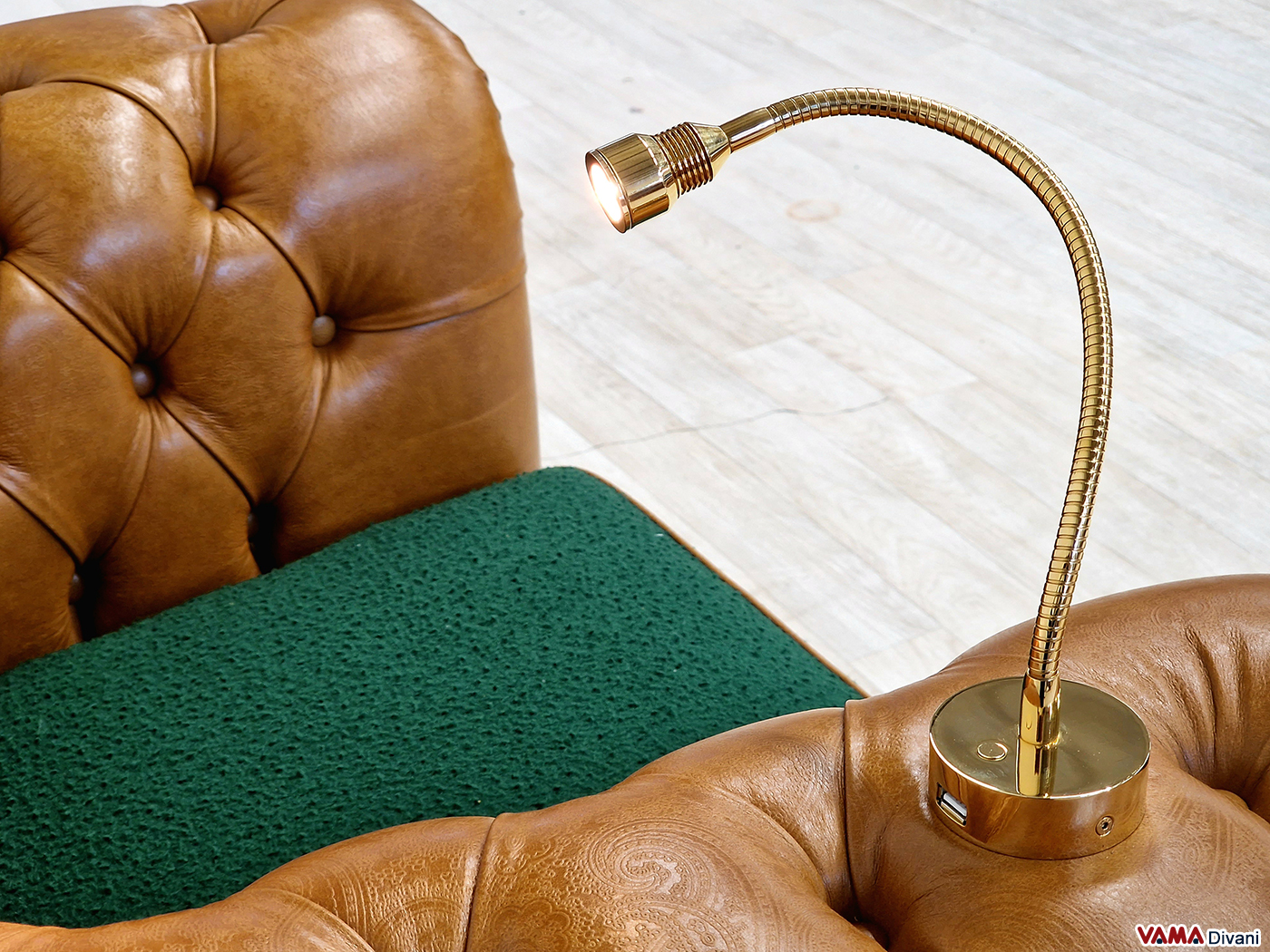 Lampada Led dimmerabile da lettura in ottone lucido