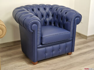 Piccola poltrona Chesterfield blu in vera pelle