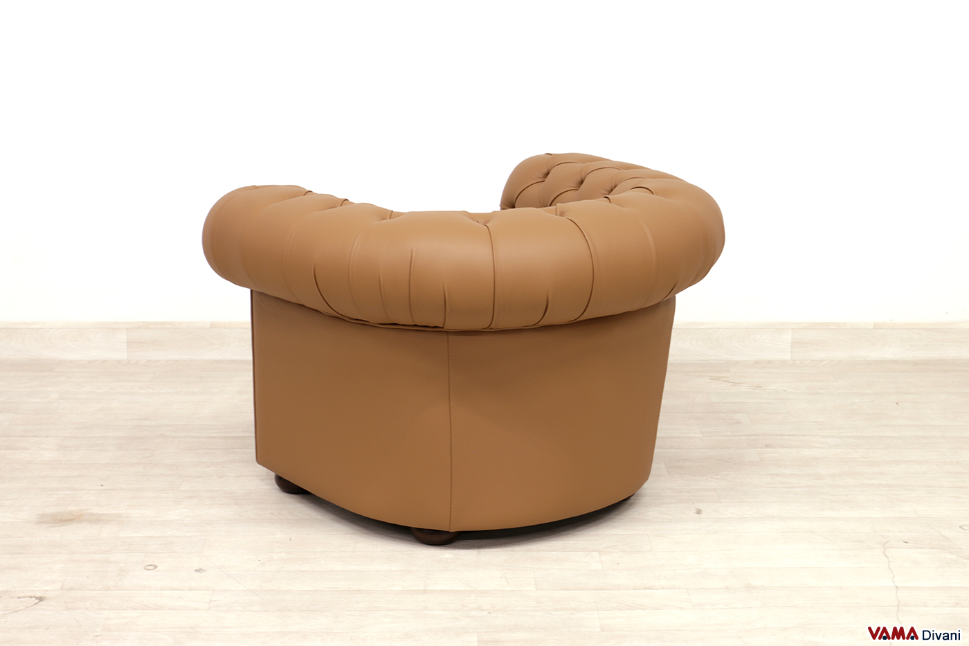 Lavorazione artigianale retro poltrona Chesterfield classica