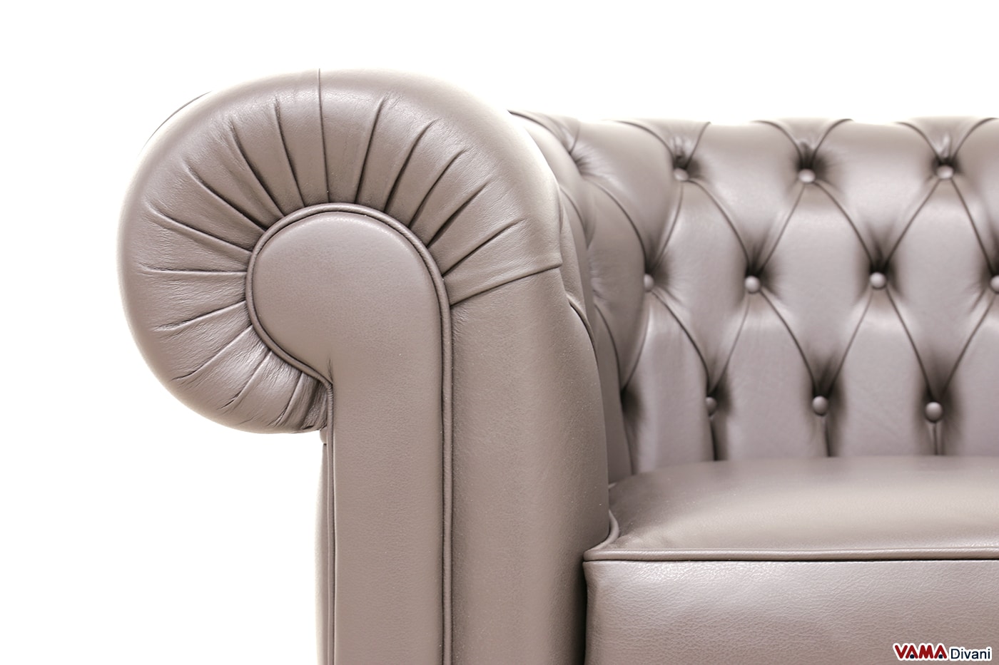 Bracciolo poltrona Chesterfield in offerta e in pronta consegna in pelle marrone testa di moro