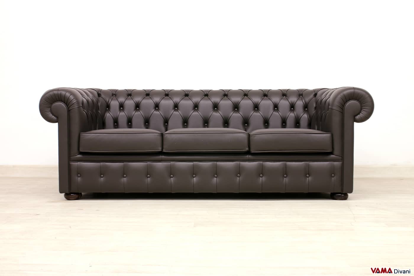 Divano Chesterfield 3 posti marrone testa di moro in pelle