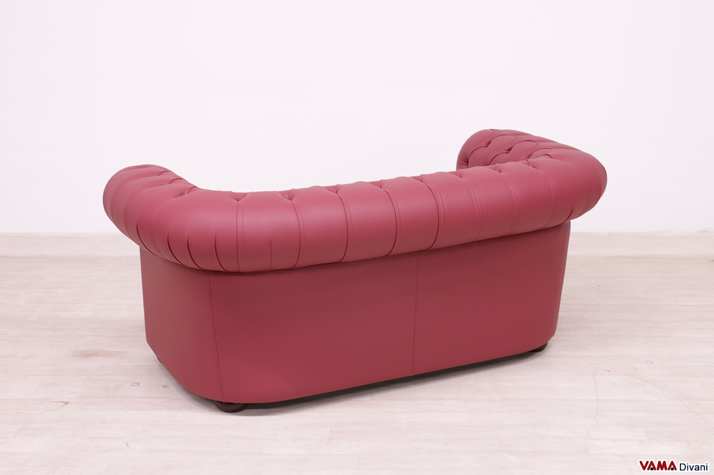 Retro del divano Chesterfield 2 posti in pelle opaca rossa