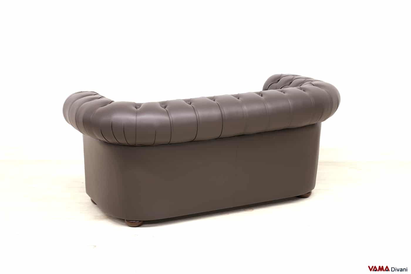 Retro del divano Chesterfield 2 posti marrone in pelle testa di moro