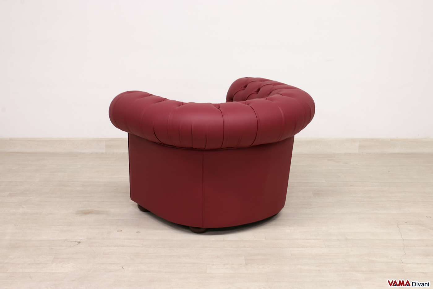 Retro della poltrona Chesterfield color rosso scuro