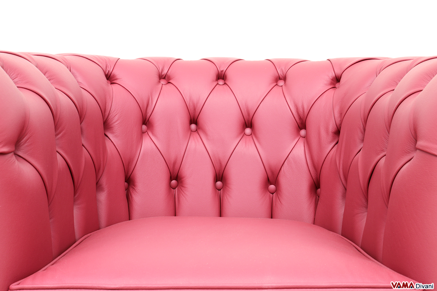 Schienale capitonné della poltrona Chesterfield in pelle rossa opaca