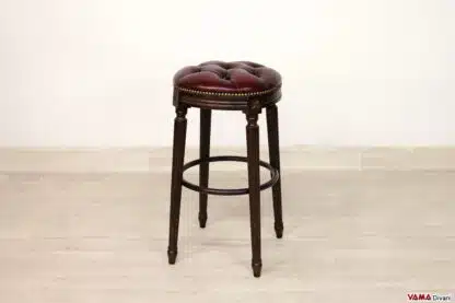 Sgabello classico in legno con seduta in pelle