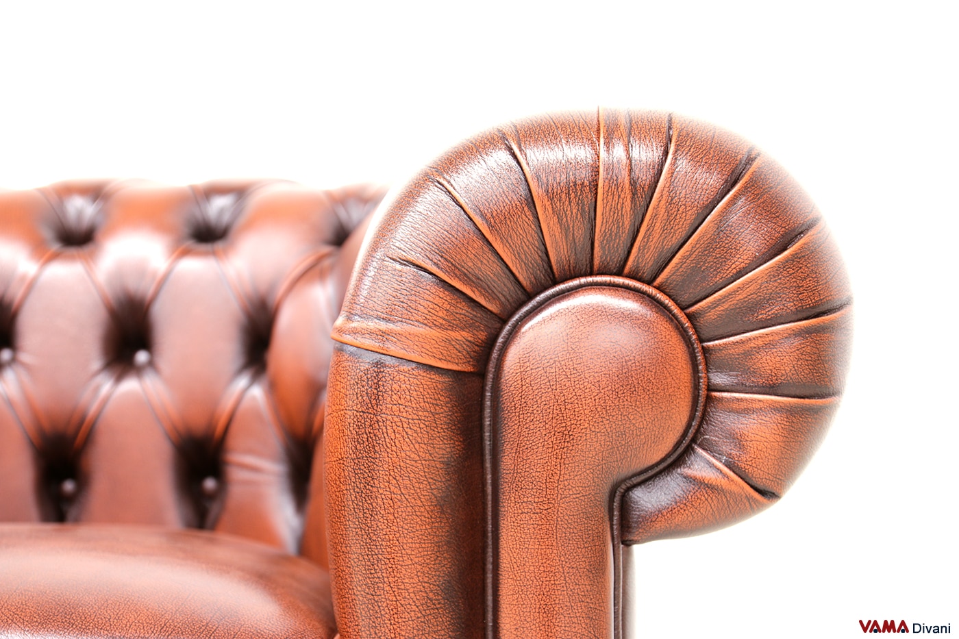 Dettaglio bracciolo della poltrona Chesterfield