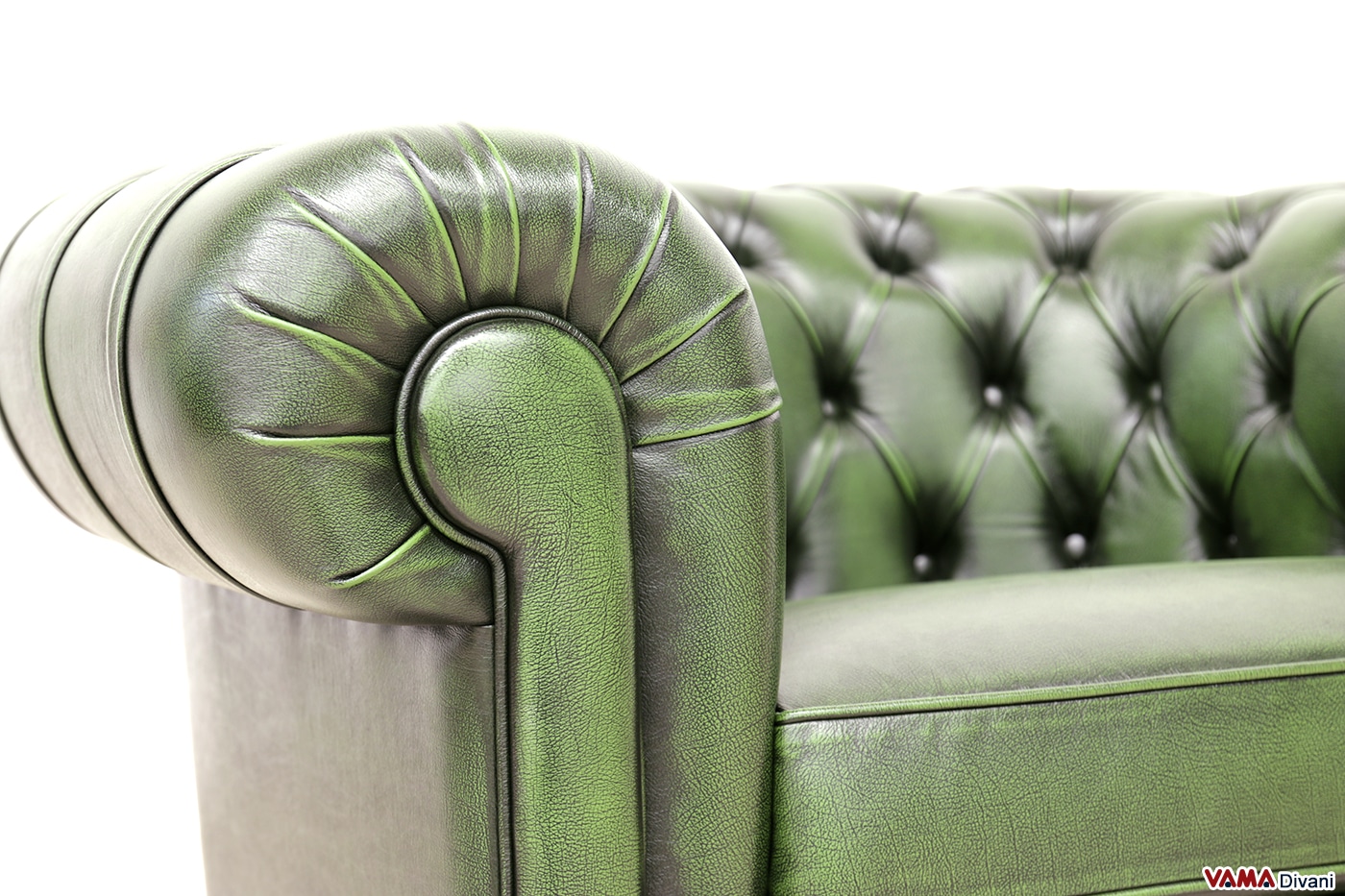 Dettaglio bracciolo poltrona Chesterfield verde inglese