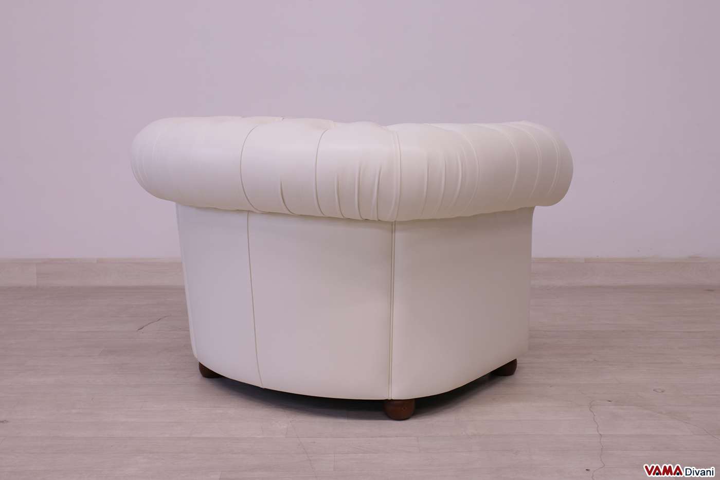 Retro poltrona Chesterfield in pelle bianco caldo