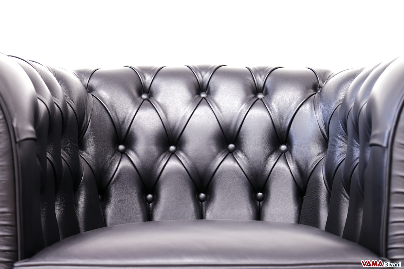 Schienale capitonné della poltrona Chesterfield nera in pelle