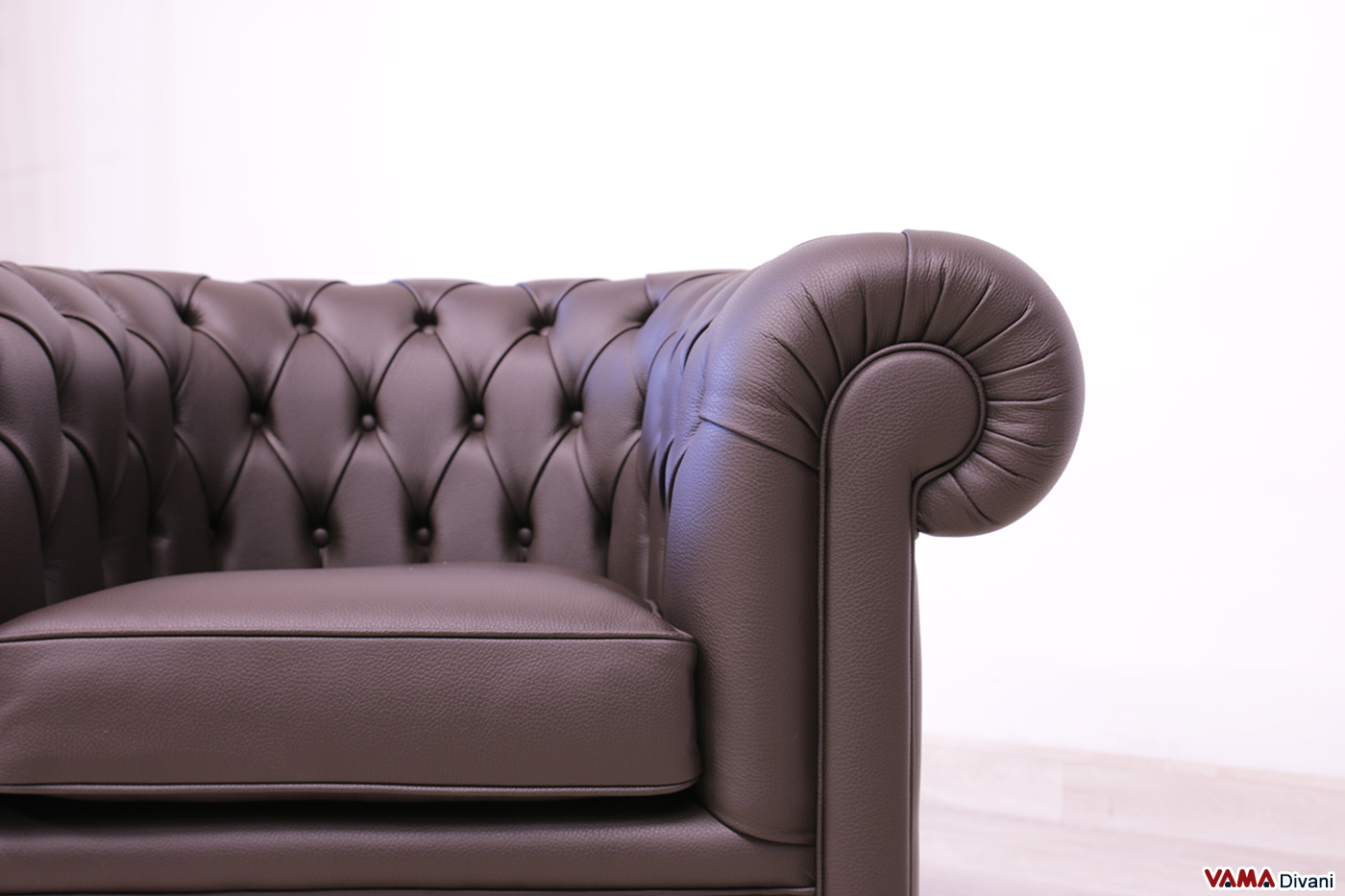 Dettagli bracciolo poltrona Chesterfield