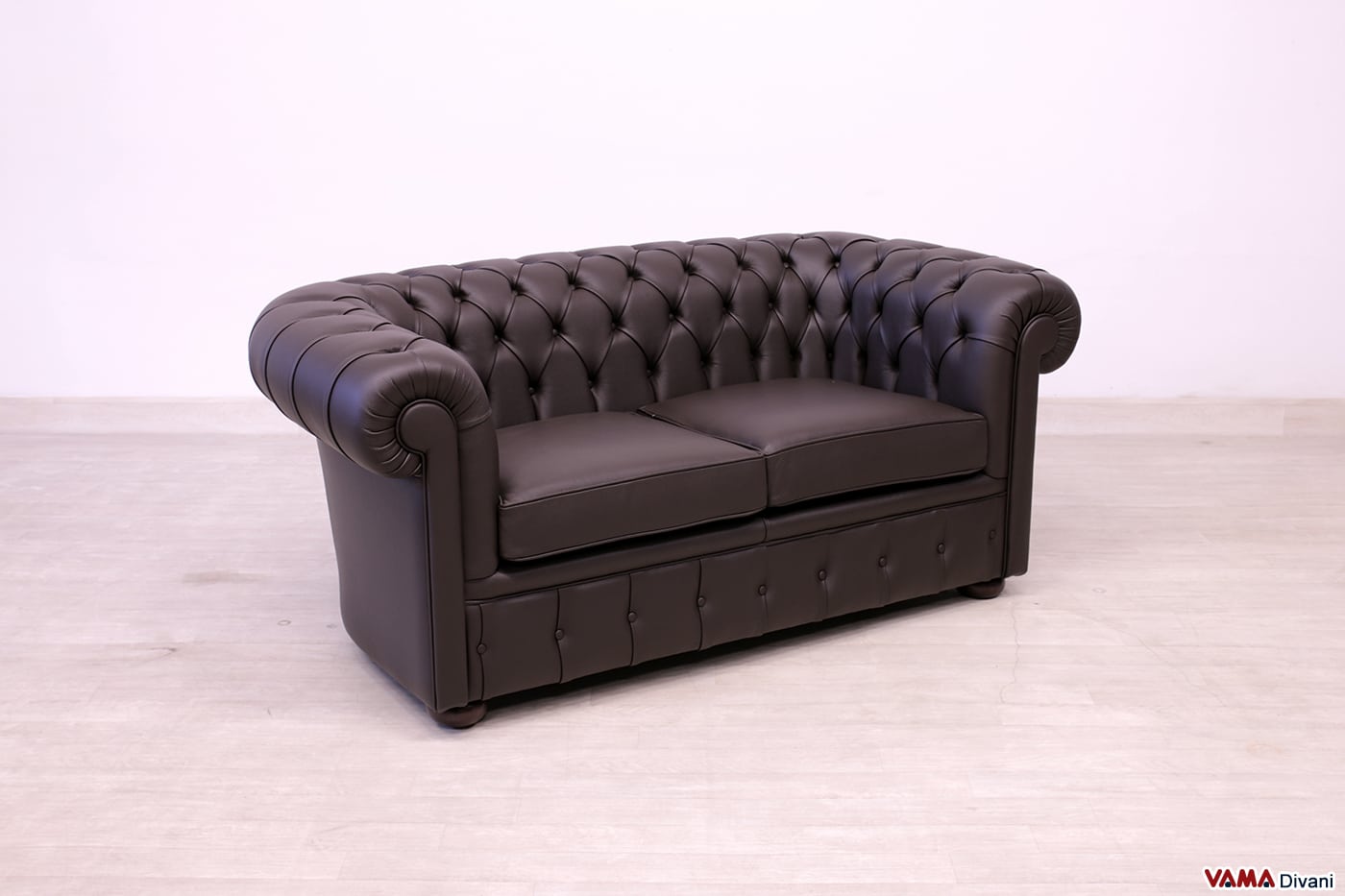 Divano Chesterfield marrone cioccolato 2 posti