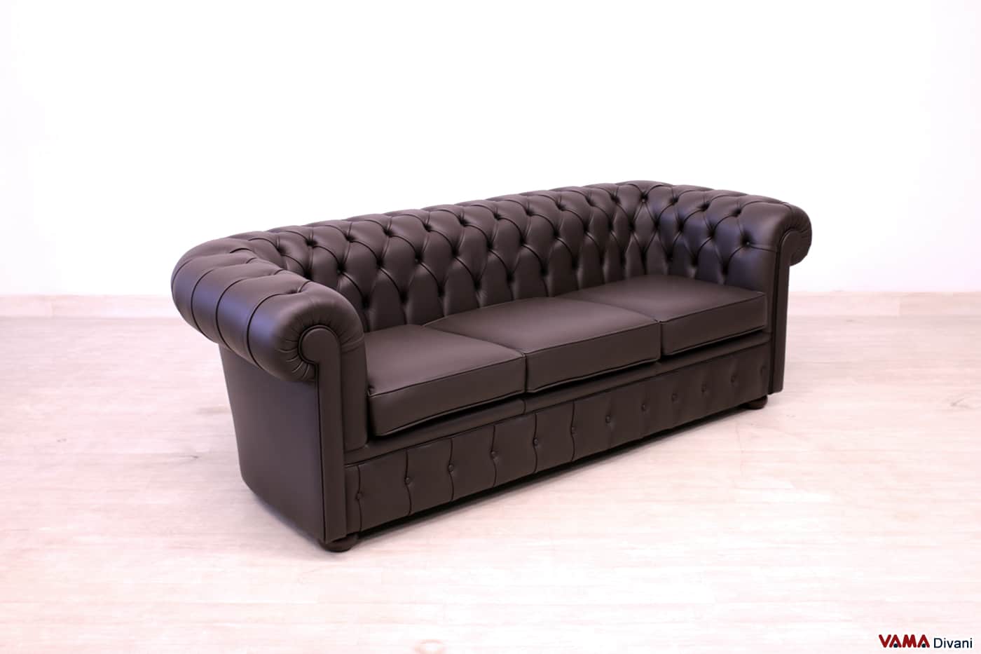 Divano Chesterfield 3 posti marrone cioccolato