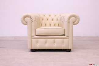 Poltrona Chesterfield beige in pelle spessorata