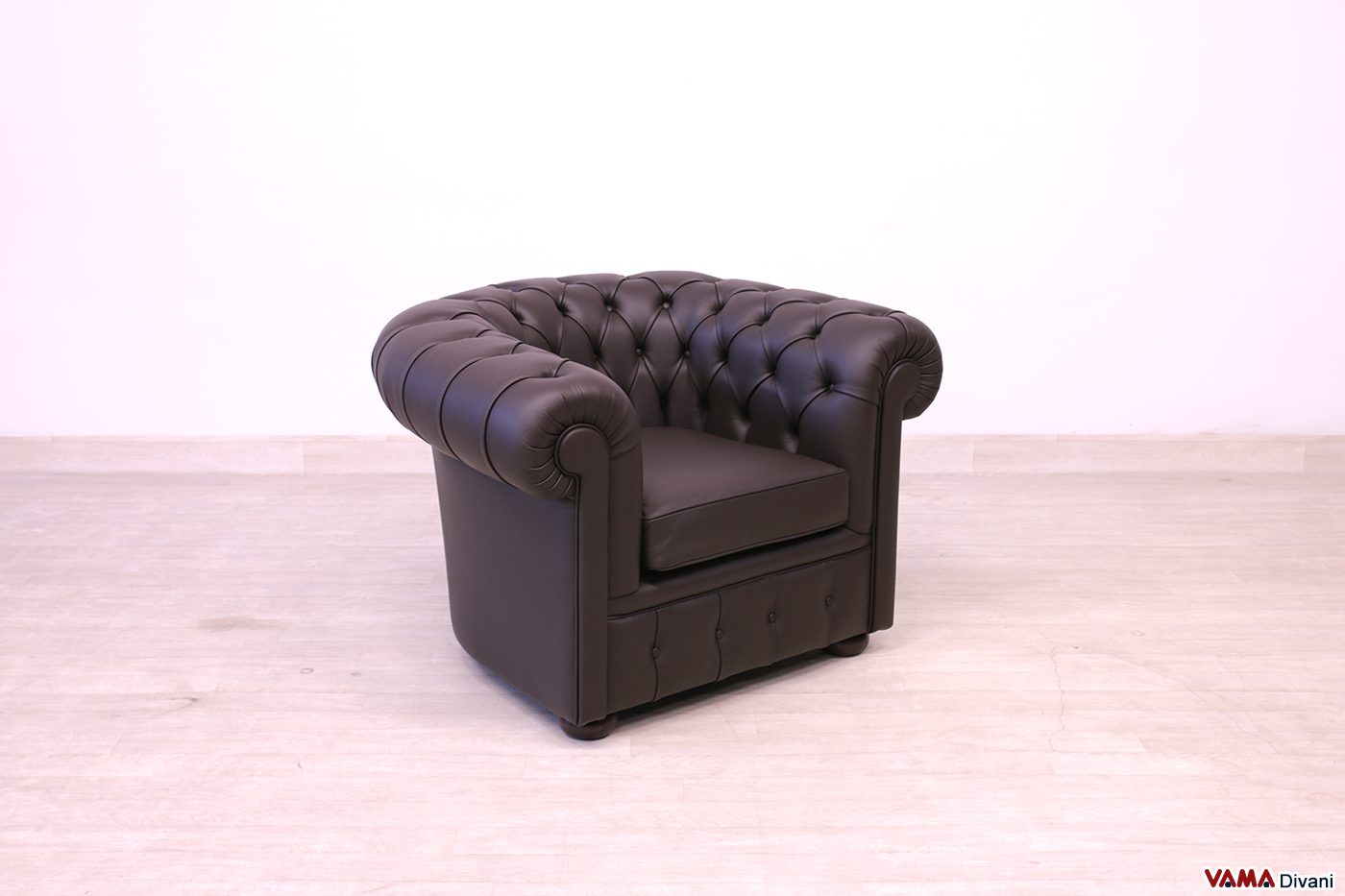 Poltrona Chesterfield marrone cioccolato
