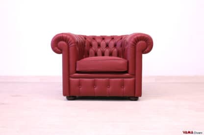 Poltrona Chesterfield rossa bordeaux in pelle spessorata tinta unita