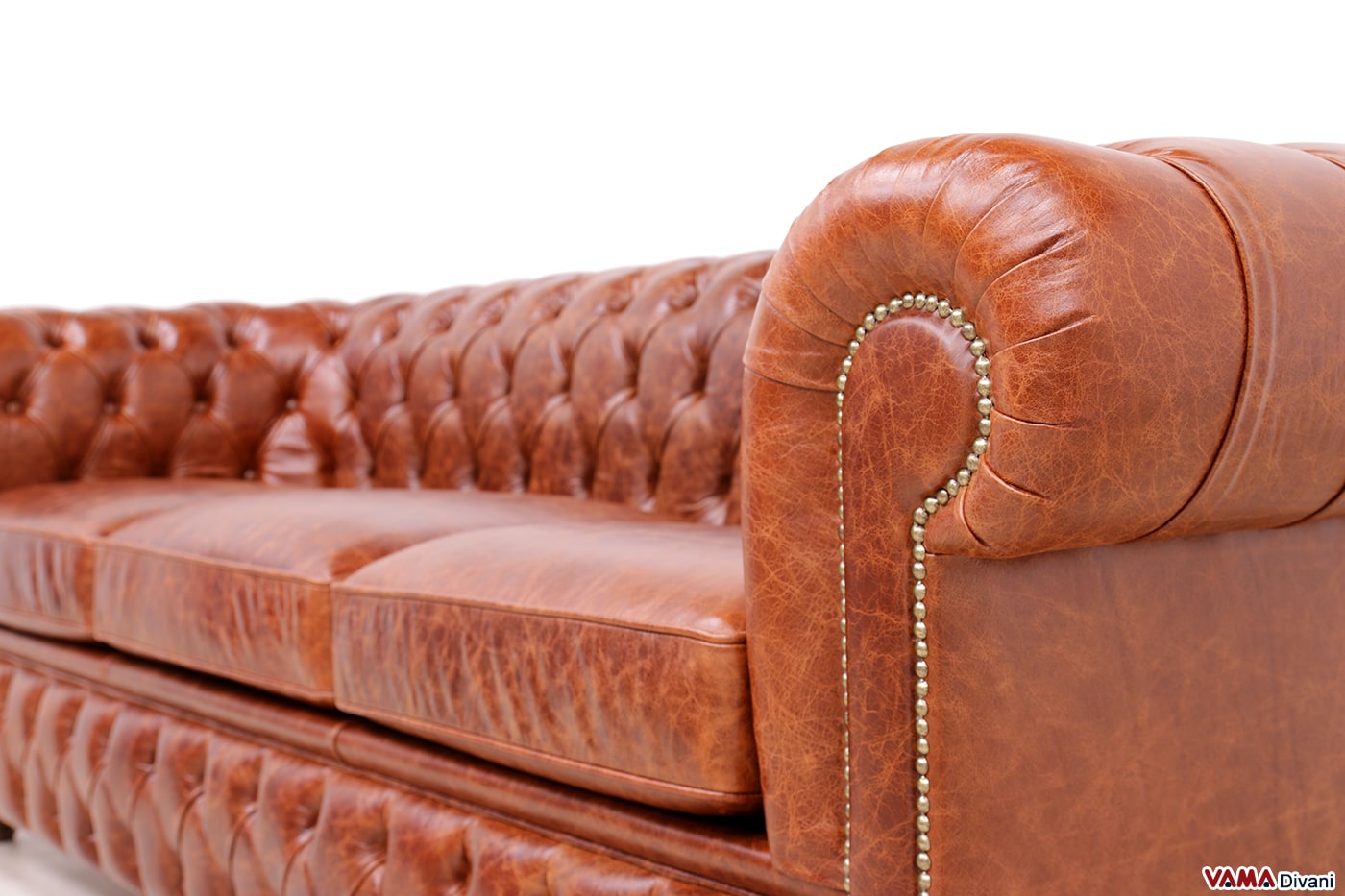 Bracciolo Chesterfield in pelle marrone, dettaglio trapuntato e lavorazione raffinata