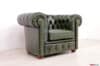 Poltrona Chesterfield artigianale vista laterale in pelle verde inglese