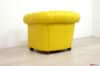 Vista posteriore della poltroncina Chesterfield Chesterina rivestita in pelle giallo limone