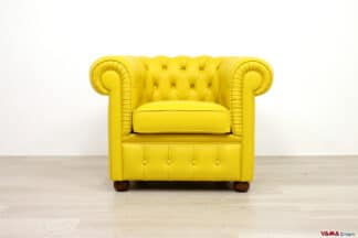 Vista frontale della piccola poltrona Chesterfield modello Chesterina in pelle giallo limone