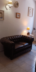 Divano Chesterfield 2 posti rosso vintage, recensione cliente di Torino
