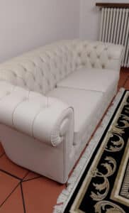 Divano Chesterfield 2 posti in pelle di Natalia da Imperia